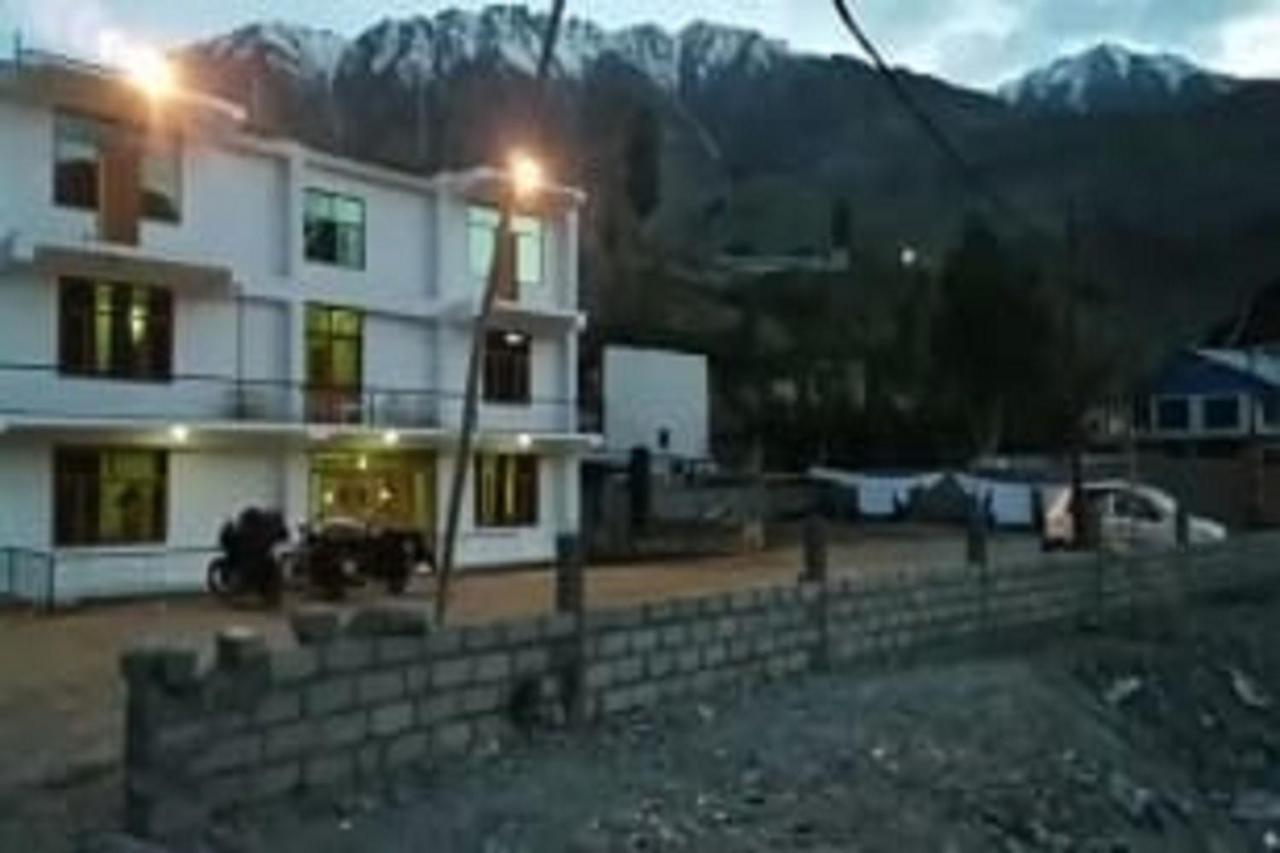 Hotel Suru View Kargil Exteriör bild